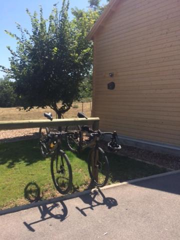 Gite Le Chalet Des Milles Et Un Chemins Castelnou Exterior foto